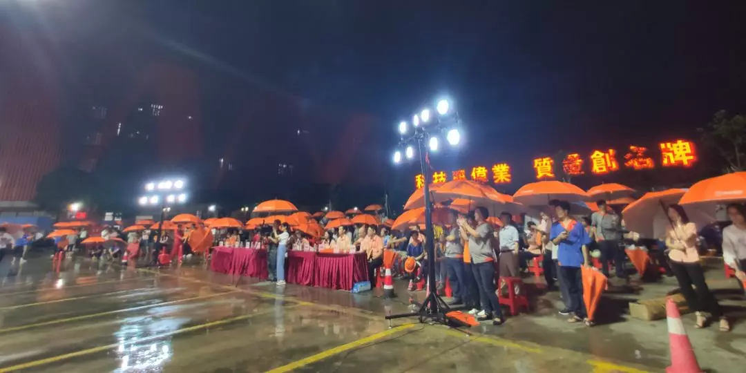 “风雨无阻，，，，，，党企偕行”广东凯时集团献礼建党98周年文艺晚会圆满举行
